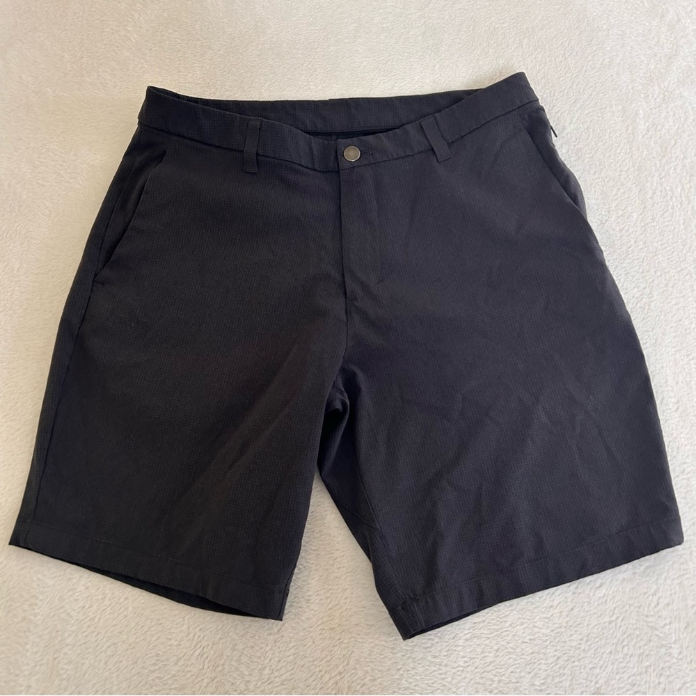 Lululemon Men's Shorts Size 33 Gray Commission Classic Fit 9" Stretch